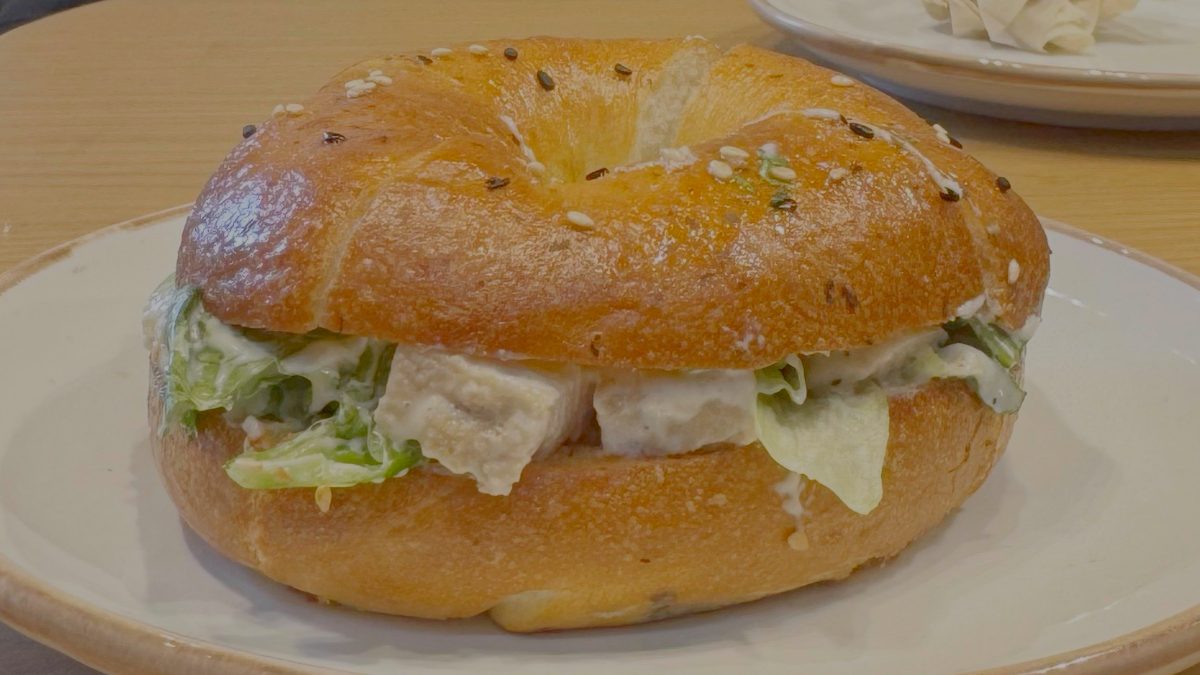 CAESAR CHICKEN BAGEL - Dine In