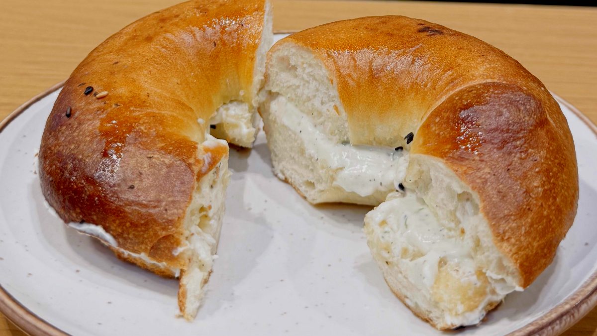 CLASSIC CREAM CHEESE BAGEL - Dine In